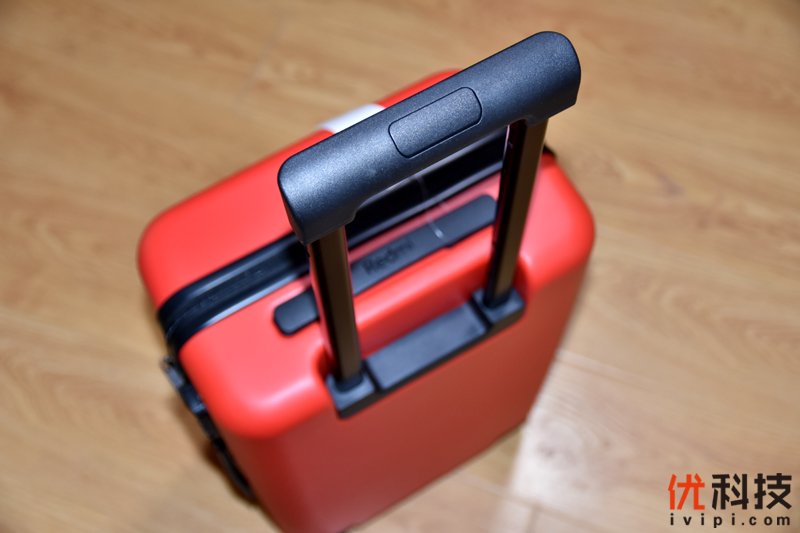 万花丛中一点红 Redmi旅行箱20英寸版上手