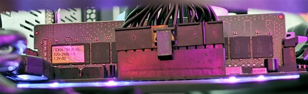 英睿达单条32GB DDR4内存亮相：<a href='https://www.samsung.com/cn/' target='_blank'><u>三星</u></a>之后第二款