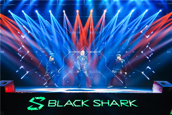 全系12G内存战神降临 黑鲨游戏手机2 Pro正式发布