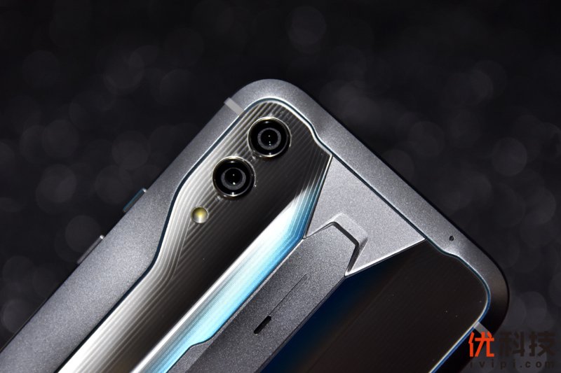 骁龙855Plus+12G性能王者 黑鲨游戏手机2 Pro评测