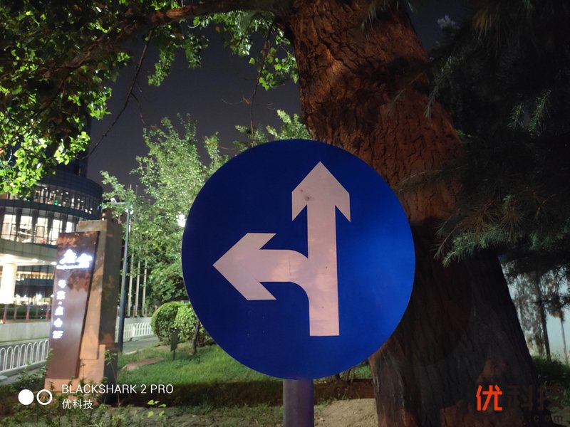 骁龙855Plus+12G性能王者 黑鲨游戏手机2 Pro评测