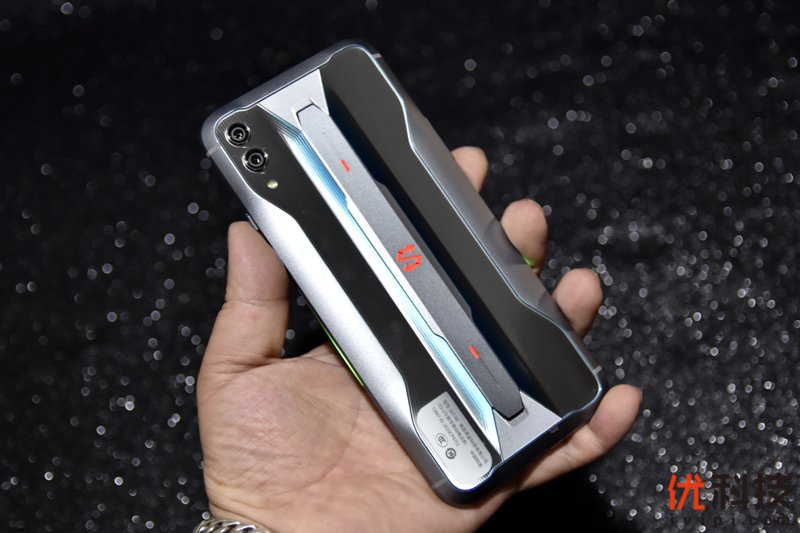 骁龙855Plus+12G性能王者 黑鲨游戏手机2 Pro评测