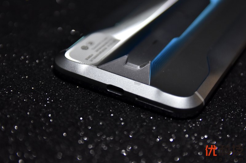 骁龙855Plus+12G性能王者 黑鲨游戏手机2 Pro评测