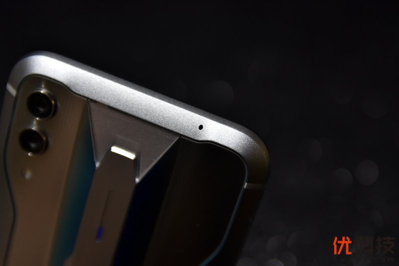 骁龙855Plus+12G性能王者 黑鲨游戏手机2 Pro评测