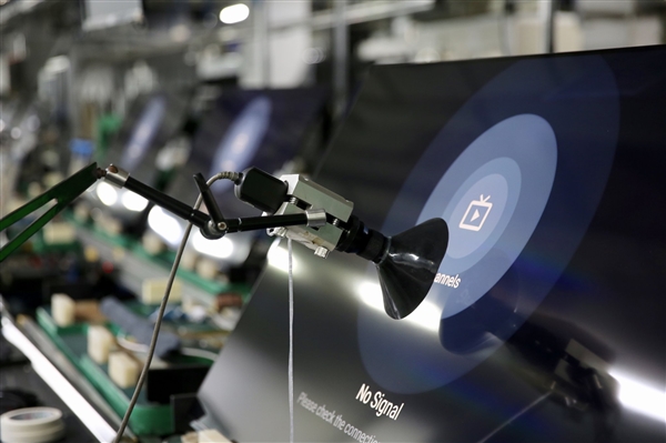 第一台一加电视下线 刘作虎：一加史上的里程碑