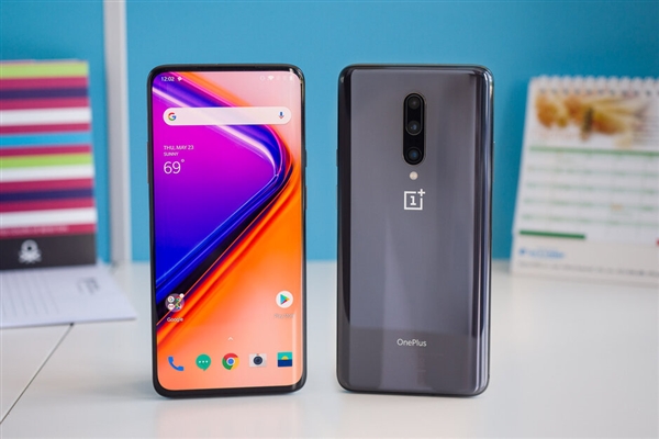 <a href='https://www.oneplus.com/cn' target='_blank'><u>一加</u></a>7T Pro曝光：升降镜头+90Hz流体屏