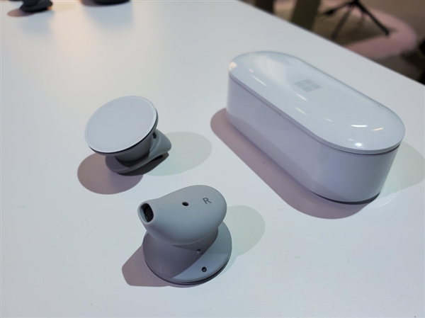 微软推首款真无线耳机Surface Earbuds：24小时续航、支持Office操控