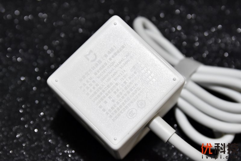 四面供电不“掐架” 米家魔方转换器开箱体验