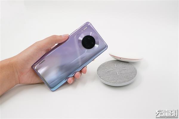 27W无线快充有多快？华为Mate 30无线充电<a href='https://www.ivipi.com/pc/' target='_blank'><u>体验</u></a>