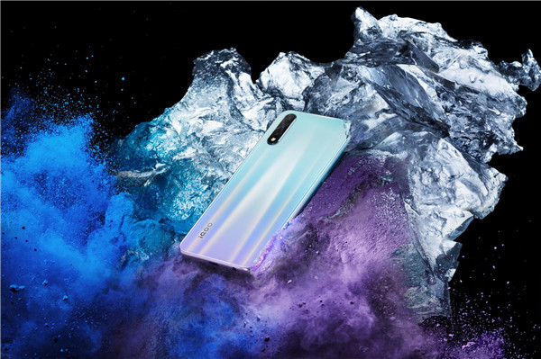 构建文化的桥梁 iQOO“冰岛的颜色”主题艺术展如期开展