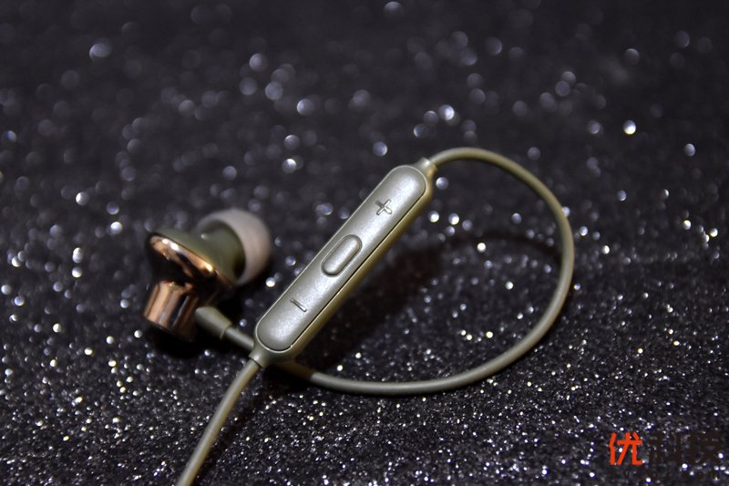 充电10分钟，听歌10小时 一加云耳2无线耳机橄榄绿开箱体验