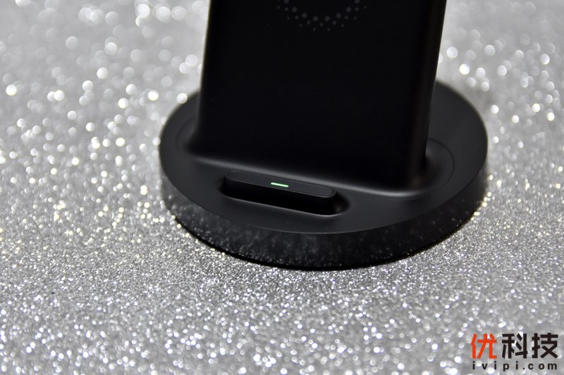 双线圈加持横竖可充 小米立式无线充电器开箱<a href='https://www.ivipi.com/pc/' target='_blank'><u>体验</u></a>