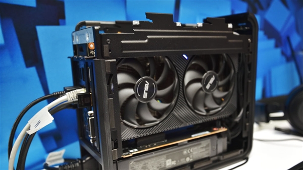 硬塞八核i9＋独显！Intel幽灵峡谷NUC迷你机细节