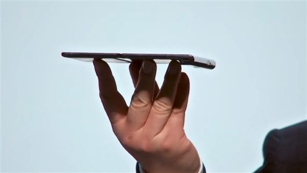 麒麟990 5G+<a href='www.leica-camera.com/' target='_blank'><u>徕卡</u></a>四摄！华为新折叠屏机皇Mate Xs发布：2499欧元