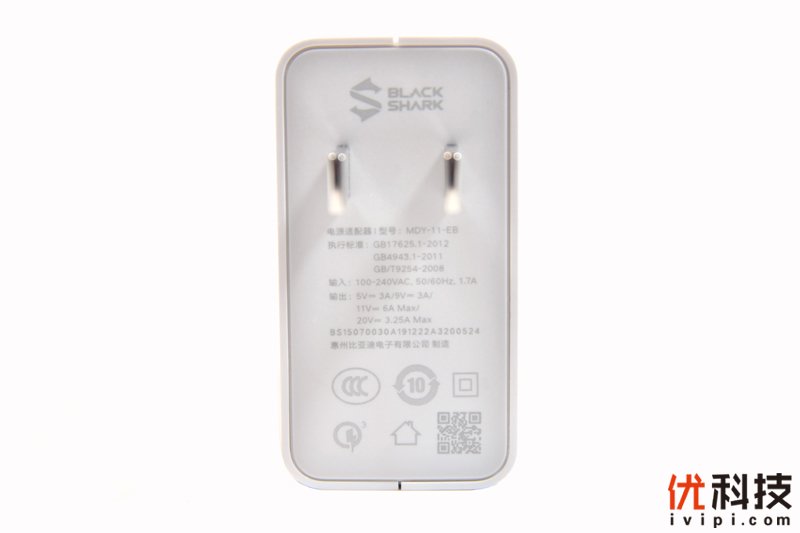 不仅高颜值而且更能打 腾讯黑鲨游戏手机3全面评测