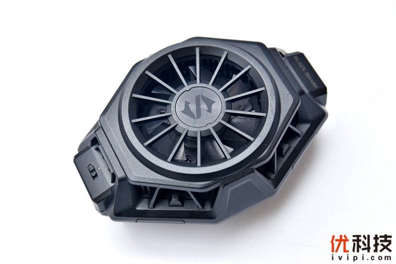 不仅高颜值而且更能打 腾讯黑鲨游戏手机3全面评测