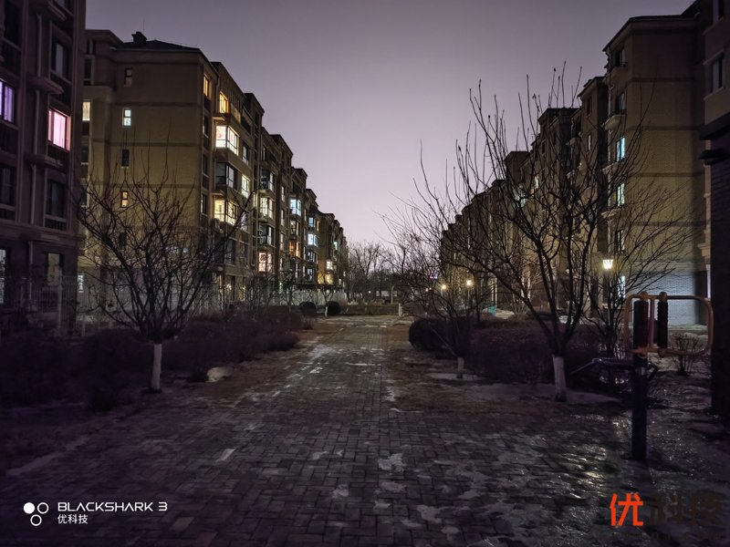 不仅高颜值而且更能打 腾讯黑鲨游戏手机3全面评测