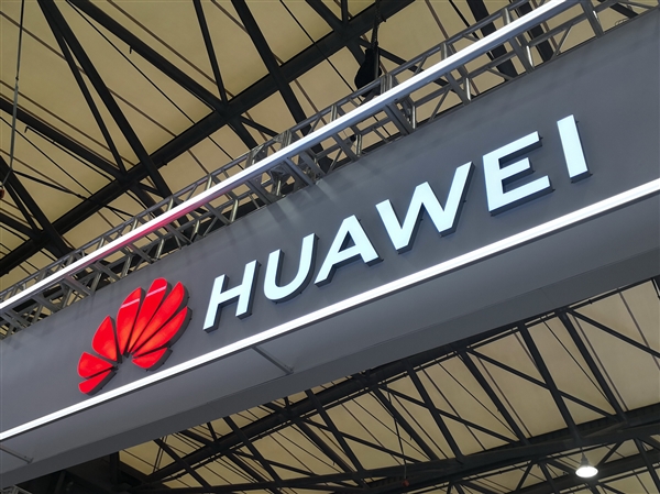 <a href='https://www.huawei.com/cn/?ic_medium=direct&ic_source=surlen' target='_blank'><u>华为</u></a>P40 Pro高清亮屏图曝光：四曲面近乎视觉零黑边