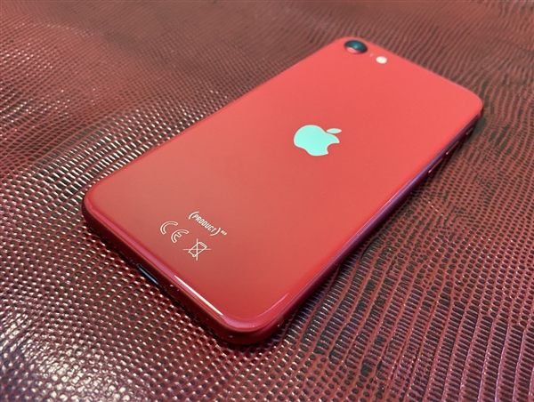 专家称iPhone SE2极易拆解维修：电池等跟<a href='https://www.apple.com/cn/' target='_blank'><u>苹果</u></a>8不通用