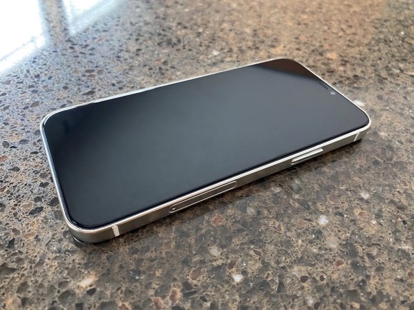 iPhone 12系列抢先上手 网友：梦回当年的iPhone 5