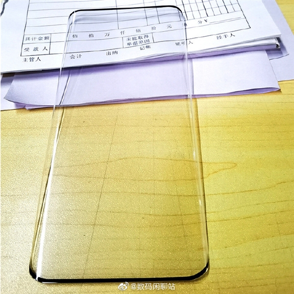 首发5nm麒麟处理器！<a href='https://www.huawei.com/cn/?ic_medium=direct&ic_source=surlen' target='_blank'><u>华为</u></a>Mate 40 Pro正面一瞥：超大曲率双曲面屏太抢眼