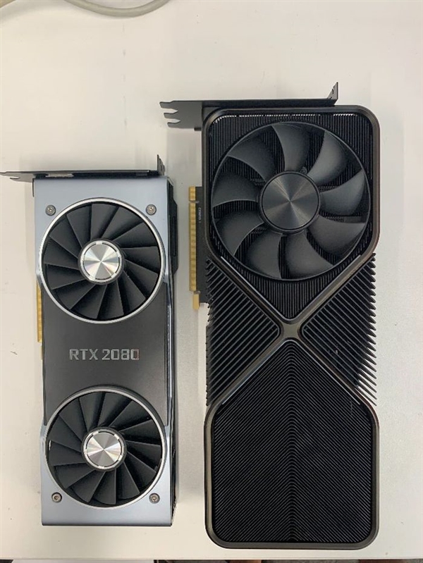 外媒曝NV公版RTX 3090外形：正反双风扇设计、比RTX 2080大一圈