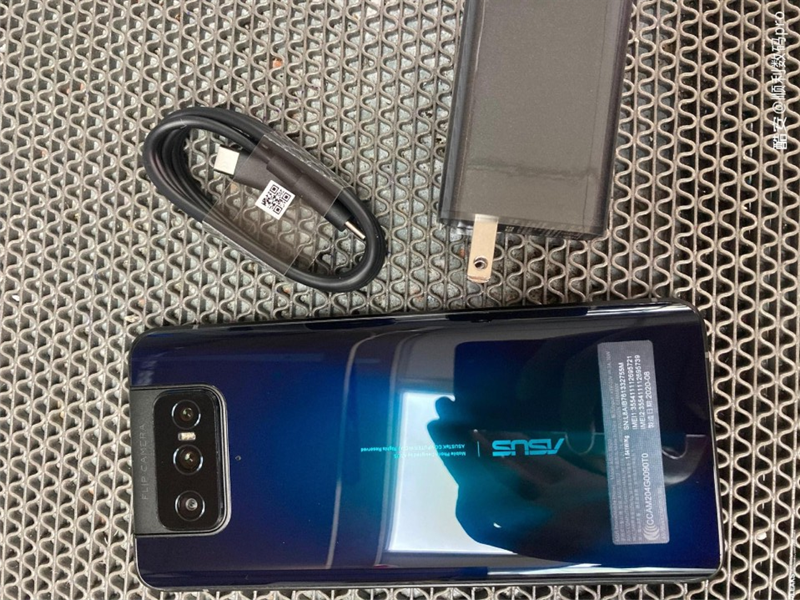 无前摄/镜头可翻转 华硕ZenFone 7真机曝光