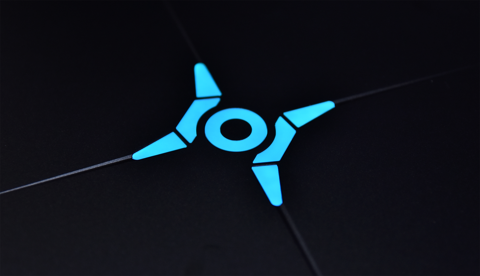 锐薄机身，强悍性能 荣耀猎人游戏本V700优科技评测