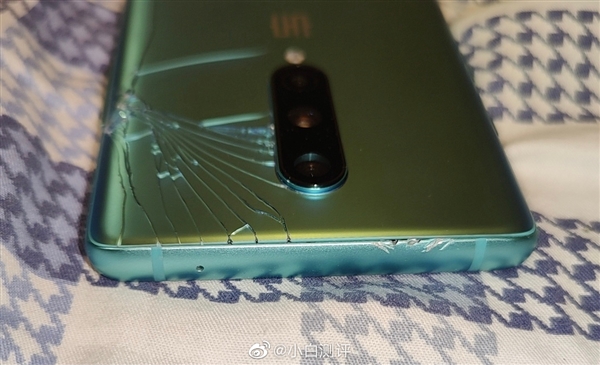 新配色未量产上市 <a href='https://www.oneplus.com/cn' target='_blank'><u>一加</u></a>8工程机现身闲鱼