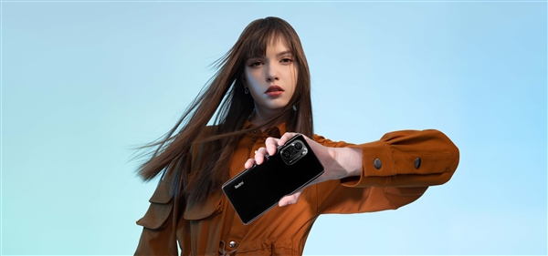 小米POCO F3曝光：搭载骁龙870、挖孔屏