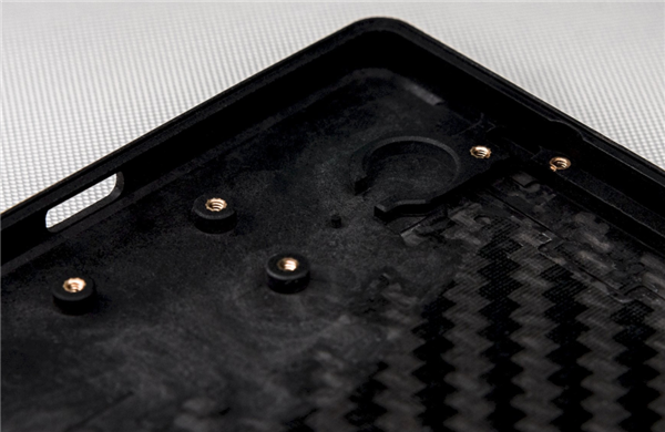 全球首款碳纤维手机！Carbon&nbsp;1&nbsp;MK&nbsp;II开启预售：仅125g