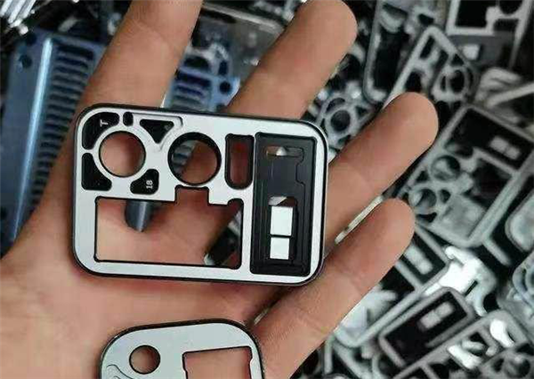 小米最强旗舰来了！曝小米11 Pro两款机型获认证