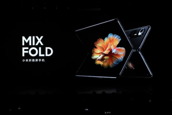 小米首款超高端折叠屏MIX FOLD发布 售9999元起