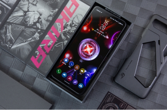 全能玩家最佳拍档 腾讯ROG游戏手机5不止能爽玩游戏