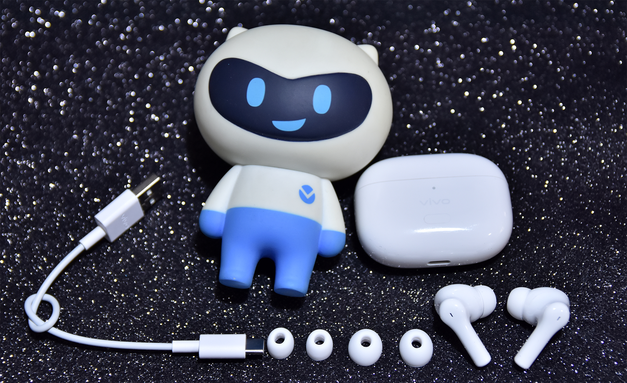 颜值出众性能领先  vivo TWS 2皓月白开箱图赏