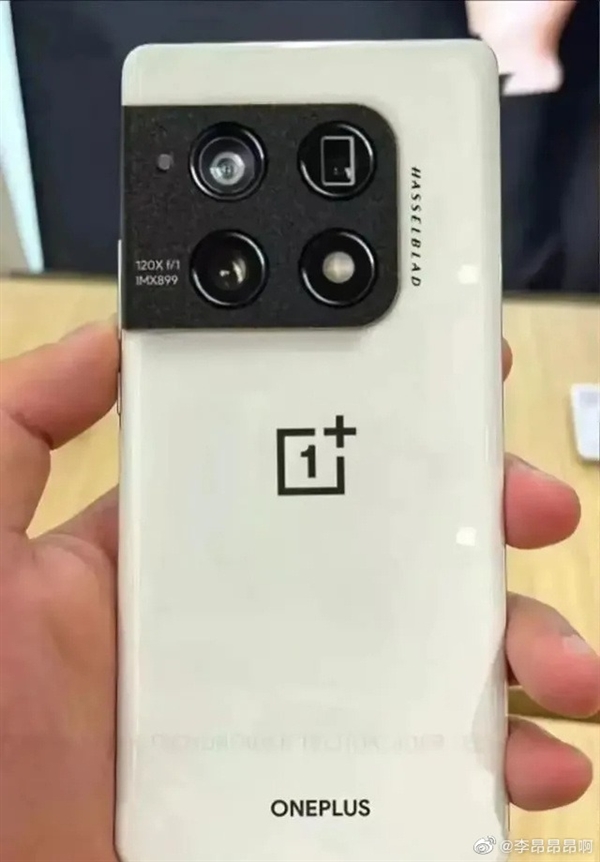 首批骁龙8 Gen1旗舰！<a href='https://www.oneplus.com/cn' target='_blank'><u>一加</u></a>10 Pro机模曝光：后摄“逼死”强迫症