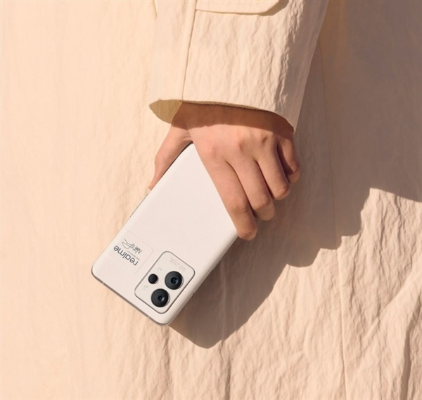 不是“测温枪”！<a href='https://www.realme.com/' target='_blank'><u>realme</u></a> GT2真机曝光：大师设计质感独特