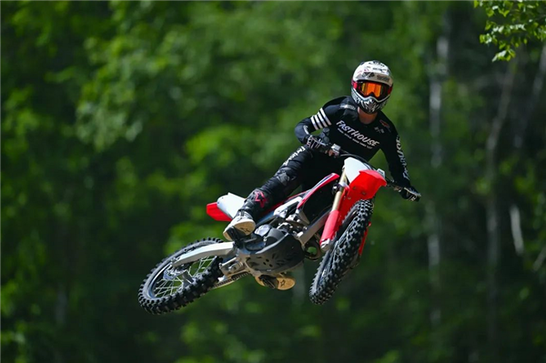 4571万有效像素！尼康Z9旗舰微单今日开卖：35999元