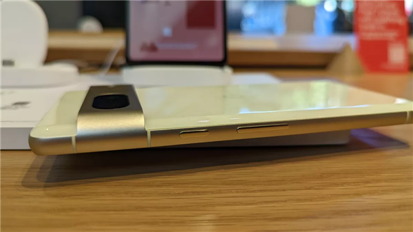 开机就是Android 13 谷歌Pixel 7系列真机图赏：4300元起