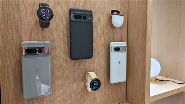 开机就是Android 13 谷歌Pixel 7系列真机图赏：4300元起