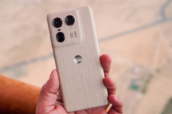 迪丽热巴代言!moto X50 Ultra下周发布:moto首款AI手机