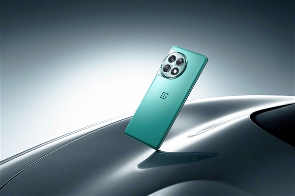 <a href='https://www.oneplus.com/cn' target='_blank'><u>一加</u></a>Ace 3 Pro工业设计变了:陶瓷机身 温润如玉