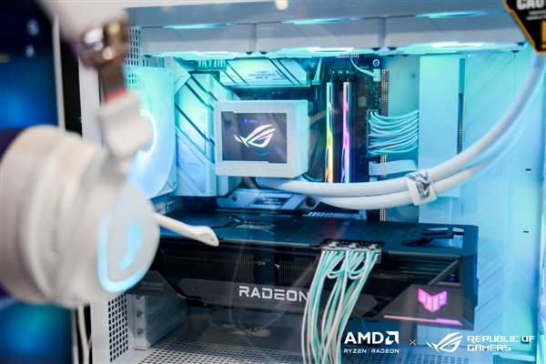 华硕显卡硬核闪光 助力2024 ROG核聚变游戏盛宴！