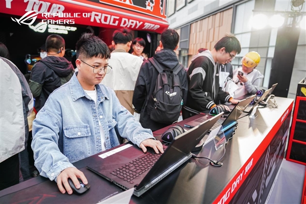 ROG DAY 2024战车巡游 燃动江城