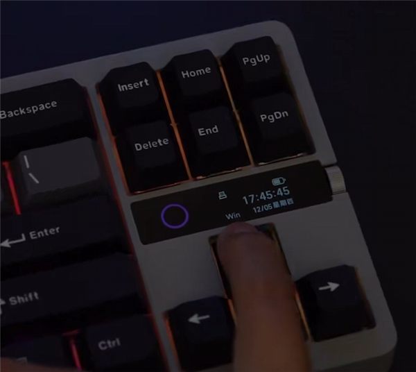 <a href='http://www.mi.com/' target='_blank'><u>小米</u></a>全新机械键盘MK 71 Pro首秀：71键TTC轴 自带屏幕