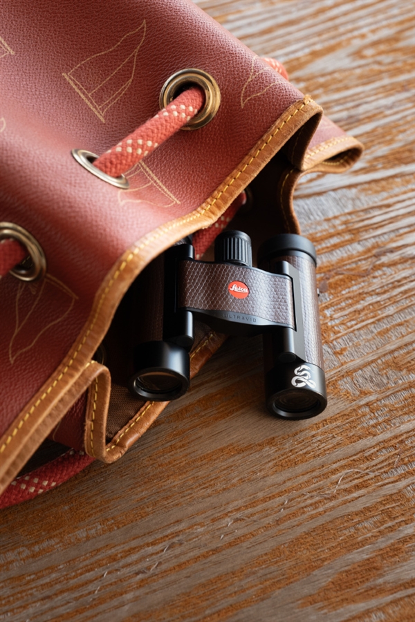 12888元！<a href='www.leica-camera.com/' target='_blank'><u>徕卡</u></a>发布蛇年纪念版双筒望远镜 全球限量200支
