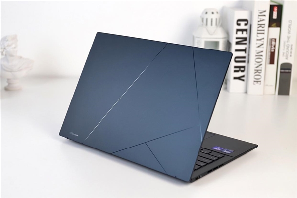 AI时代的智能工作伙伴 华硕灵耀14 2025极致轻薄、AI性能出众