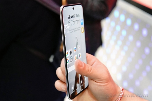 外折笔记本、手机外接镜头 这届MWC 2025花活真不少