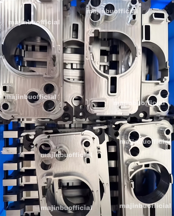 外观实锤！iPhone 17 Pro Max中框模具曝光：背部神似<a href='http://www.mi.com/' target='_blank'><u>小米</u></a>11 Ultra