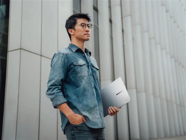 喜讯！华硕破晓6与华硕破晓6 Pro商务AI笔记本荣膺2025年iF设计大奖